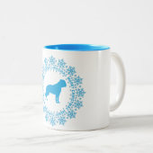 アメリカのブルドッグのメリークリスマスのコーヒー・マグ ツートーンマグカップ (正面右)