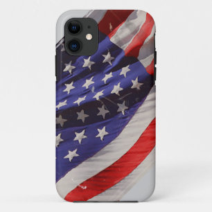 アメリカのレトロのグランジで飛んでいるな旗 iPhone 11 ケース