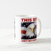 アメリカのワシは鶏ではないです コーヒーマグカップ (正面右)