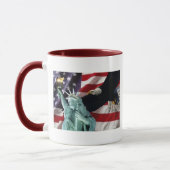 アメリカのワシ及び女性Libertyが付いている米国旗 マグカップ (左)