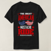 アメリカの口ひげは7月4日の愛国的な髭に乗る Tシャツ (デザイン正面)