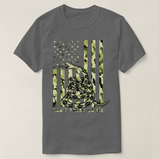 アメリカの国旗を踏むな カモフラージュ アメリカ国旗 Tシャツ (デザイン正面)