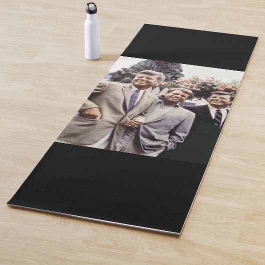 アメリカの大統領ジョン・ケネディとロバートとテッド ヨガマット (インサイチュ)