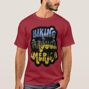 アメリカの山道をハイキング Tシャツ