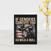 アメリカの性別の概念に困惑するなら、牛を搾乳しろ 米国国旗（表） カード (黄色い花)