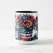 アメリカの愛国的な赤白青の花ポット ツートーンマグカップ (中央)