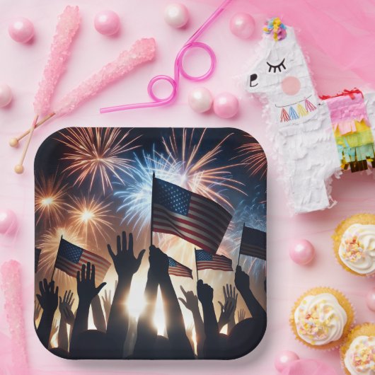 アメリカの旗と花火で群衆を囲む ペーパープレート (パーティー)