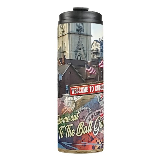 アメリカの旗を持つアイオワのドゥブケへようこそ タンブラー (正面)