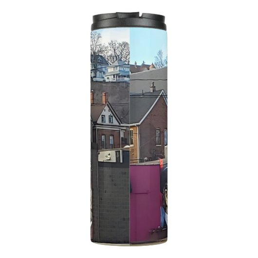 アメリカの旗を持つアイオワのドゥブケへようこそ タンブラー (裏面)