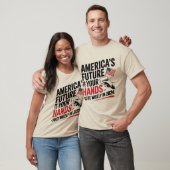 アメリカの未来は君の手に委ねられている – 賢明に投票する Tシャツ (ユニセックス)
