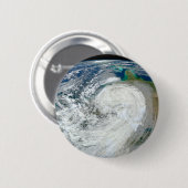 アメリカの東海岸に沿ったハリケーン「サンディ」。3 缶バッジ (正面&裏面)