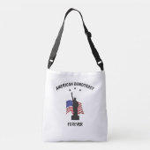 アメリカの民主主義が永遠に旗を掲げる クロスボディバッグ (裏面)