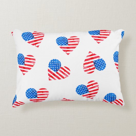 アメリカの水彩旗(ハート) アクセントクッション (正面)