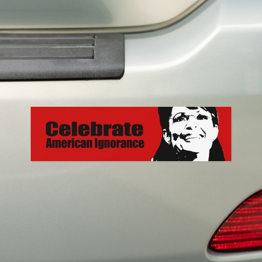 アメリカの無知を祝って下さい バンパーステッカー (車上)