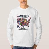 アメリカの移民によって建てられた愛国的なアメリカ人 Tシャツ (正面)