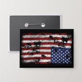 アメリカの苦悩 – 上下反転の旗 缶バッジ (正面/裏面)