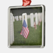 アメリカの退役軍人の墓の米国旗 メタルオーナメント (左)