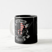 アメリカの退役軍人向けオーダーメイドの誇り高いアメリカ国旗 ツートーンマグカップ (正面左)