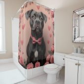 アメリカの(犬)スタッフォードとバラ – バレンタインデー シャワーカーテン (インサイチュ)