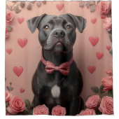 アメリカの（犬）スタッフォードとバラ – バレンタインデー シャワーカーテン (正面)