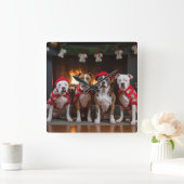 アメリカの(犬)スタッフォードバイザ暖炉クリスマス スクエア壁時計 (ホーム)