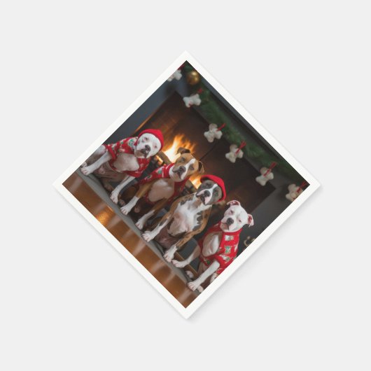 アメリカの（犬）スタッフォードバイザ暖炉クリスマス スタンダードカクテルナプキン (角)