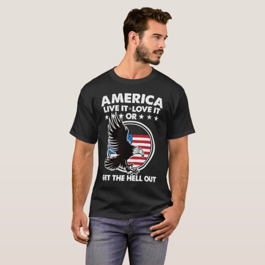 アメリカはそれを愛して生きるか、または愛国者から地獄を得る Tシャツ (正面フル)