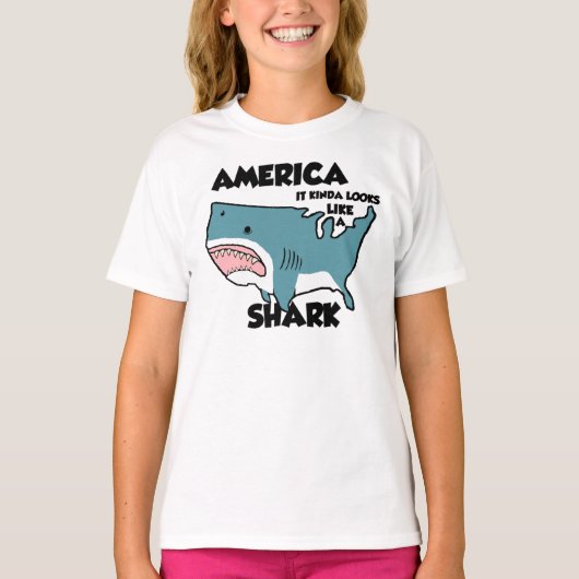 アメリカは鮫です(または新しく動揺してな1つを見て下さい) Tシャツ (正面)