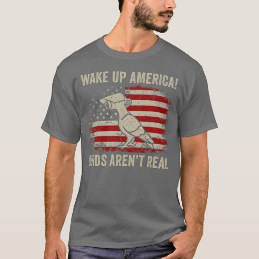 アメリカよ目を覚ませ鳥は実在しない面白い少年 Tシャツ (正面)