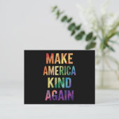 アメリカを再び優しい国に レインボー LGBTQ ゲイ ポストカード (スタンド正面)