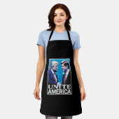 アメリカを団結させる象徴的なトランプ エプロン (着用した状態)