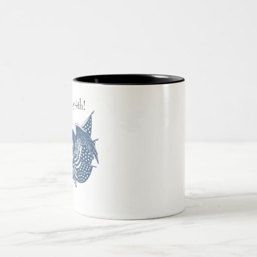 アメリカを守るアメリカン・イーグル愛国国旗の旗 ツートーンマグカップ (中央)