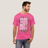 アメリカを愛情的に育てない狼を育てる Tシャツ (正面フル)