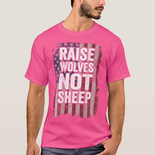 アメリカを愛情的に育てない狼を育てる Tシャツ (正面)