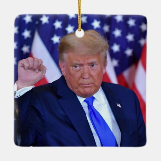 アメリカを持ち帰るトランプ2024 セラミックオーナメント (裏面)