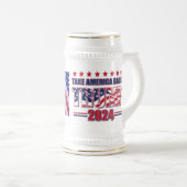 アメリカを持ち帰るトランプ2024 ビールジョッキ (正面右)