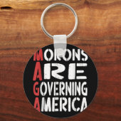 アメリカを統治しているおもしろいモロンT_1 キーホルダー (正面)