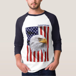 アメリカを象徴する美しいワシ、アメリカ国旗、愛国的な象徴 Tシャツ
