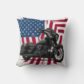 アメリカスタムカ国旗を背景にしたオートバイアート クッション (正面)