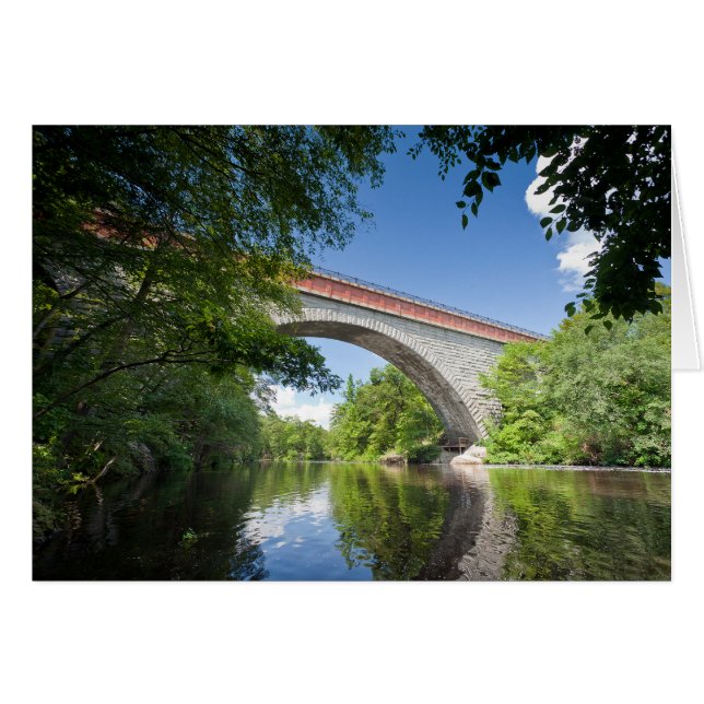 アメリカツガの峡谷、チャールズ川のカードのエコー橋 (正面横)