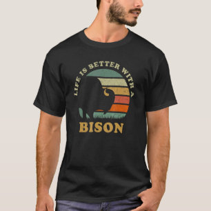 アメリカバイソン ネイティブアメリカン インドバッファローと共に Tシャツ