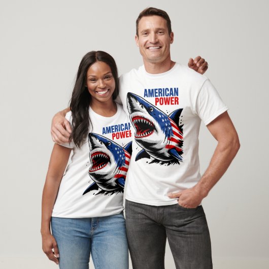 アメリカパワーシャークTシャツデザイン Tシャツ (ユニセックス)