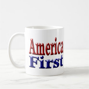 アメリカファーストと赤と青の半分の文字 コーヒーマグカップ