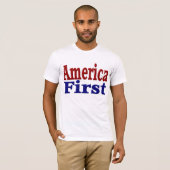アメリカファーストと赤と青の文字 Tシャツ (正面フル)
