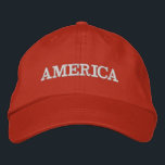 アメリカレッドの刺繍付き野球帽 刺繍入りキャップ<br><div class="desc">アメリカは、この赤い野球帽や好きな色のユニセックス上に白い刺繍が施されている。7月4日に愛国心を示す完璧な方法、メモリアルデーまたは任意の大事な行事。</div>