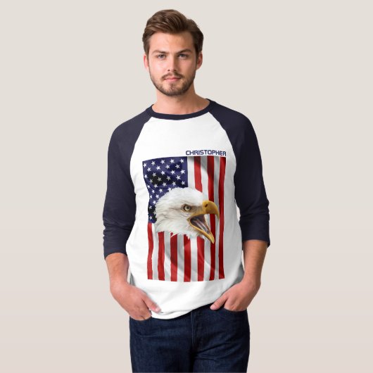 アメリカワシの横行、米国国旗、愛国心 Tシャツ (正面フル)