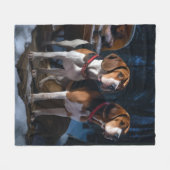 アメリカンイングリッシュフォックスハウンドスノーウィースライクリスマス フリースブランケット (正面(横))