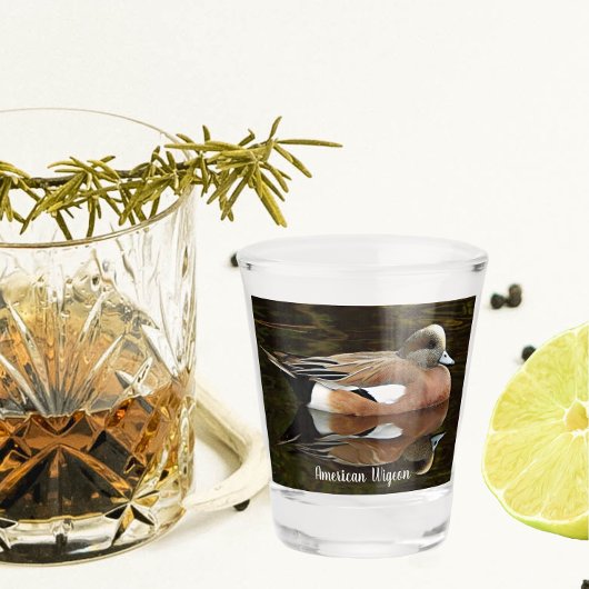 アメリカンウィグオンの鴨が池に ショットグラス
