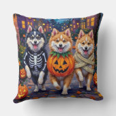 アメリカンエスキモー犬たちがハロウィンでお菓子を集める クッション (裏面)