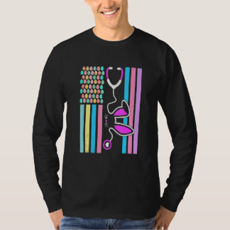 アメリカンエッグ国旗の聴診器バニーナース医 Tシャツ